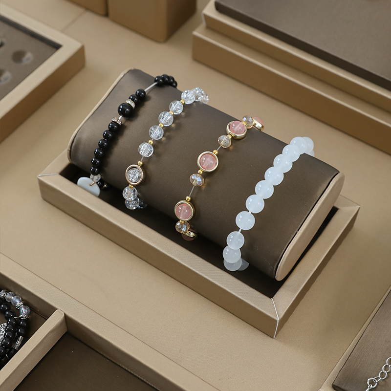 Stojak ekspozycyjny na bransol – Jewelry And Watches Exhibition recenzja i cena